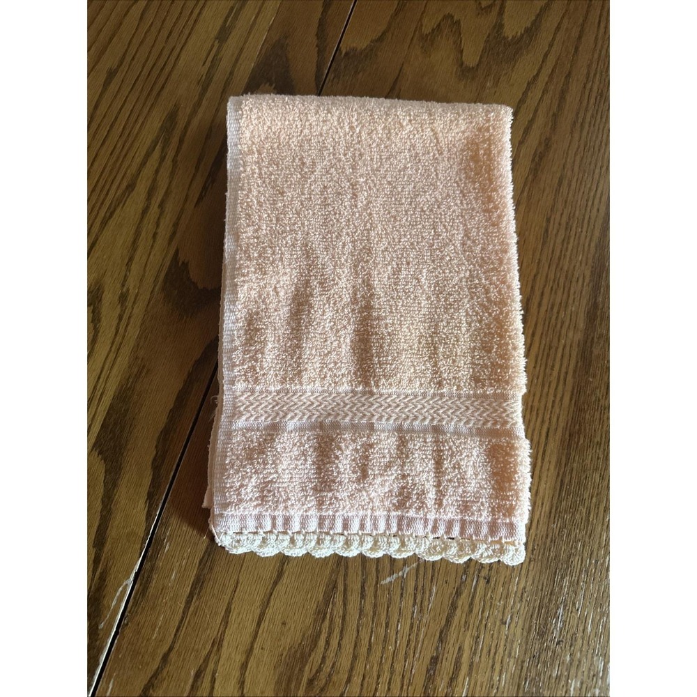 Soft Peach Bath Towel Set with Lace Trim - Picture 5 of 16